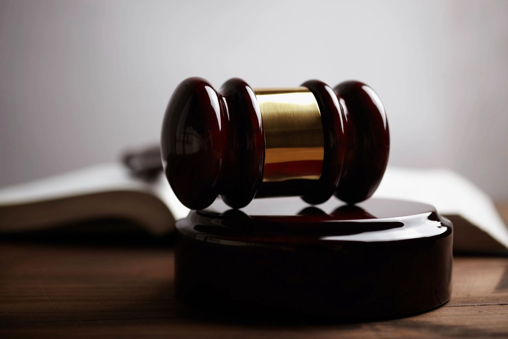 Navy and gold toned photo of a judge gavel, representing the court ruling on Google AI Overviews lawsuits